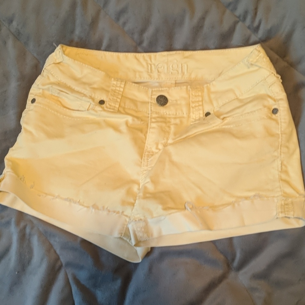 REIGN Curvy Pastel Yellow Shorts Size 9 EUC